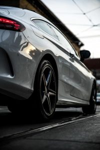 En lavtgående vil med coilover som beskytter mot tøffe bevegelser